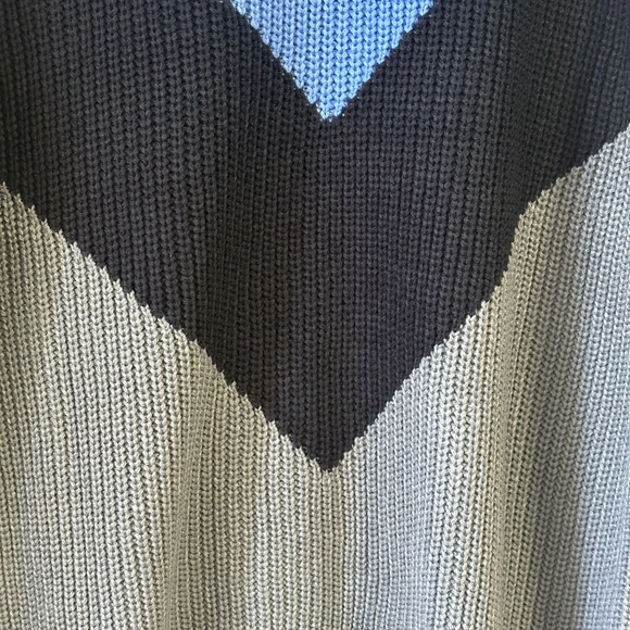 NWOT ladies sweater size XL blue, black and gray. - Picture 3 of 7